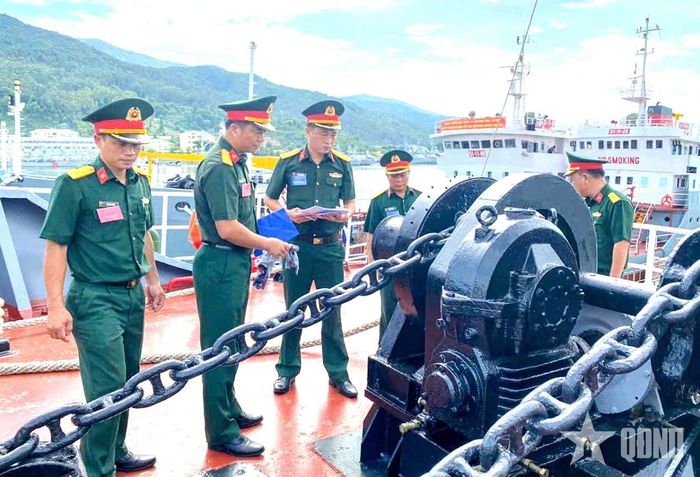  Ban giám khảo chấm thi phương tiện, trang bị kỹ thuật các đơn vị thuộc Lữ đoàn 683. 