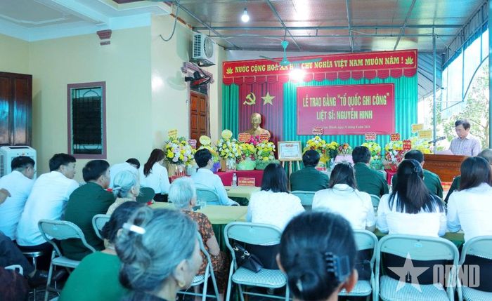 Toàn cảnh lễ trao tặng. 