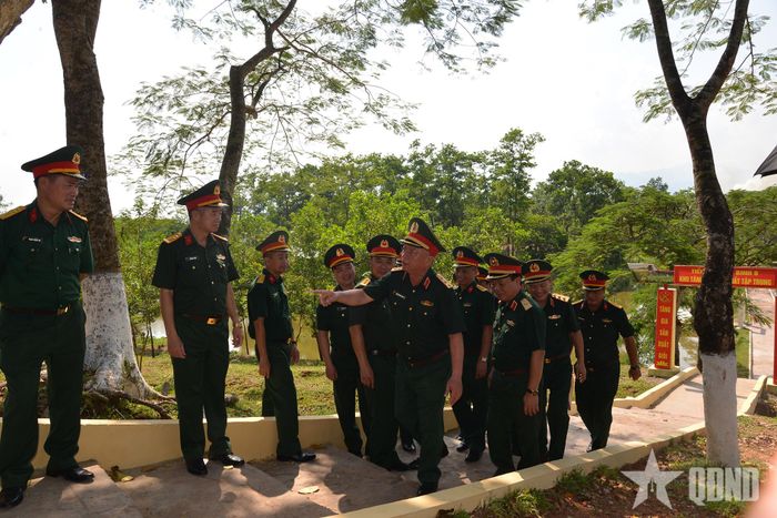 Hệ thống đường nội bộ, cây xanh thường xuyên được đầu tư củng cố tạo cảnh quan môi trường xanh, sạch, đẹp. 