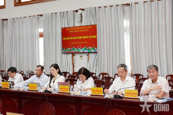 Các thành viên trong Đoàn kiểm tra, giám sát.