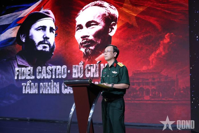  Đại tá Nguyễn Văn Hoan, Phó giám đốc Trung tâm Phát thanh - Truyền hình Quân đội phát biểu tại buổi công chiếu.