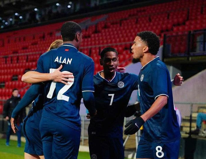 Các cầu thủ Công an Hà Nội FC mừng bàn thắng vào lưới Adelaide United. Ảnh: CAHN