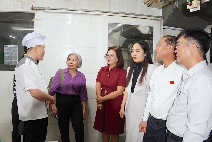  Thường trực HĐND TPHCM giám sát ATTP tại khách sạn REX Vũng Tàu. QUANG HUY 