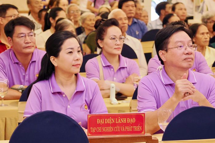  Các đại biểu tham gia chương trình về nguồn “Hành trình tri ân - Về miền đất lửa”. Ảnh: HOÀNG HÙNG 
