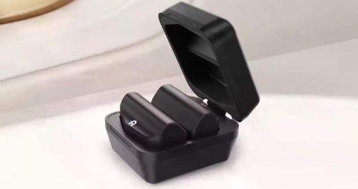 Cặp pin gắn ngoài tiện lợi.