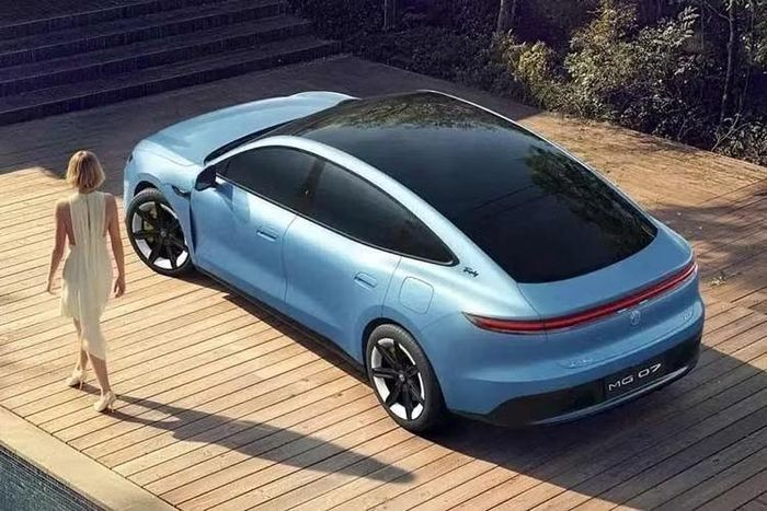 Về vận hành, xe sở hữu hệ truyền động plug-in hybrid với sự kết hợp giữa mô-tơ điện DMH và động cơ xăng dung tích 1.5L. Đi kèm với hệ thống này là bộ pin lithium iron phosphate (LFP) do CATL cung cấp. Xe sở hữu khả năng di chuyển thuần điện đạt 245 km và tổng quãng đường hoạt động kết hợp lên tới 1.745 km theo tiêu chuẩn CLTC.