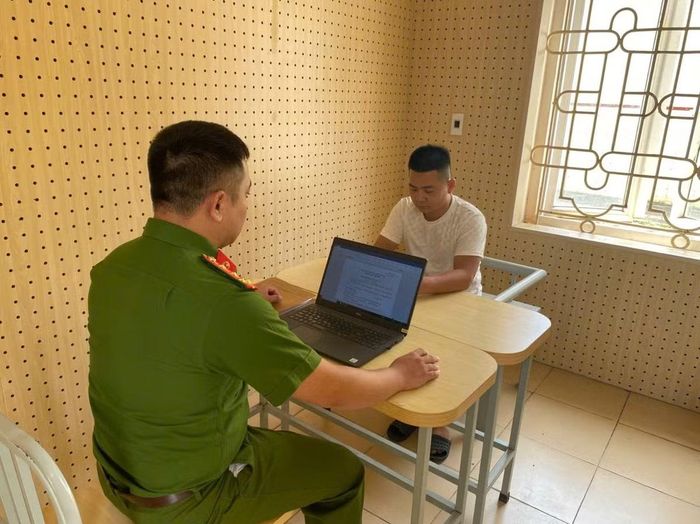 Cơ quan CSĐT làm việc, lấy lời khai Đỗ Văn Hoè.