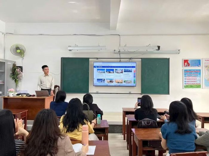 Tổ Lịch sử - Địa lí Trường THCS Nguyễn Huệ sinh hoạt chuyên môn với chuyên đề Ứng dụng các phần mềm mô phỏng và thí nghiệm ảo trong dạy học.