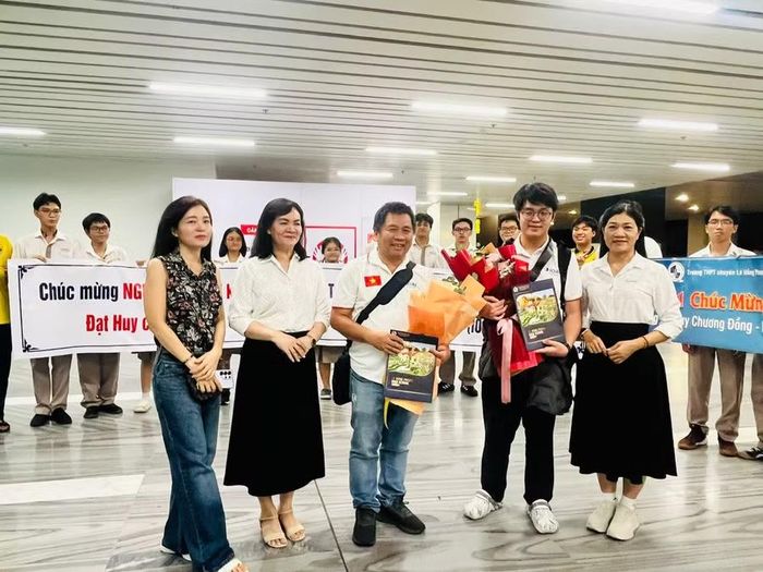 Thầy cô chúc mừng em Duy Khang.