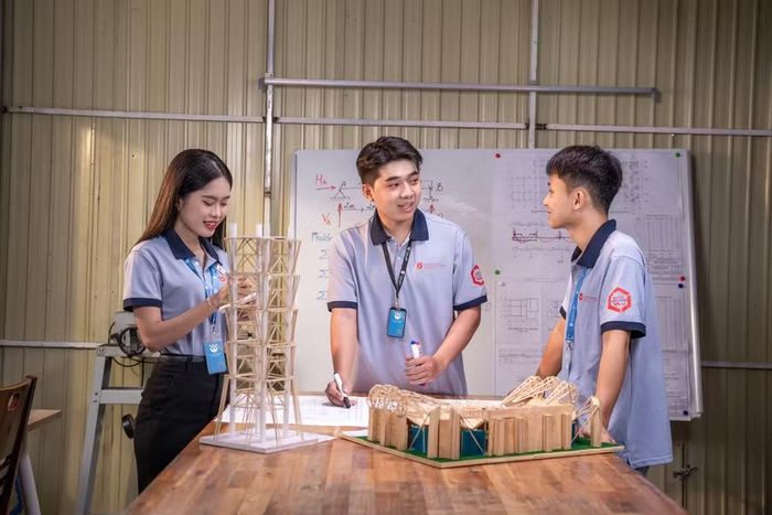 Sinh viên Khoa Xây dựng, Trường Đại học Văn Lang. Ảnh: NTCC.