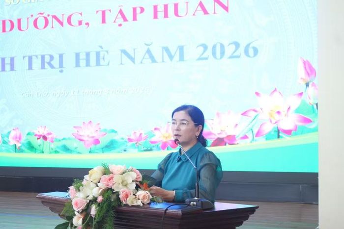 Bà Trần Thị Huyền, Giám đốc Sở GD&ĐT phát biểu khai mạc tập huấn.