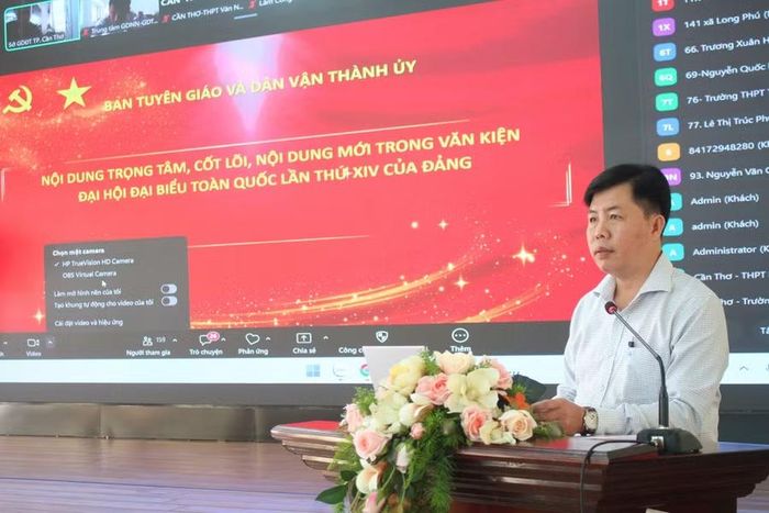 Ông Nguyễn Hiệp Trung, Phó Trưởng ban, Ban Tuyên giáo và Dân vận Thành ủy báo cáo tại khóa bồi dưỡng, tập huấn.