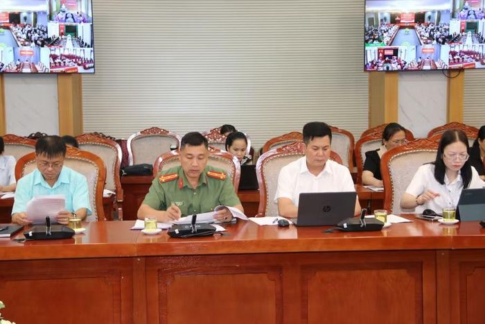 Các đại biểu dự cuộc họp.