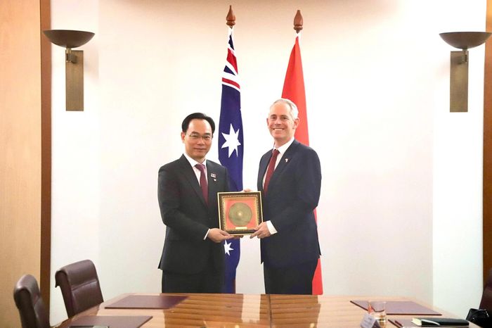 Bộ trưởng Hoàng Minh Sơn và Bộ trưởng Kỹ năng và Đào tạo Australia Andrew Giles.