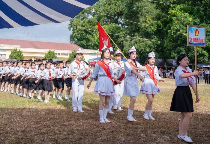  Trong chương trình, các em thanh, thiếu niên được tham gia thi trại đẹp, nghi thức Đội, giao lưu văn nghệ, trò chơi tập thể, sinh hoạt kỹ năng và lửa trại﻿ truyền thống. Mỗi hoạt động mang một màu sắc riêng, đều hướng đến việc tạo không gian vui chơi lành mạnh﻿, giúp thiếu nhi mạnh dạn thể hiện kỹ năng. 