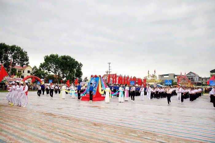 Hội trại là dịp để các em thiếu nhi được giao lưu, vui chơi, rèn luyện kỹ năng, phát huy năng khiếu và thể hiện sự sáng tạo. Trong ảnh là Hội trại hè năm 2026 của phường Đào Duy Từ với sự tham gia của hàng nghìn đoàn viên, thanh thiếu niên.
