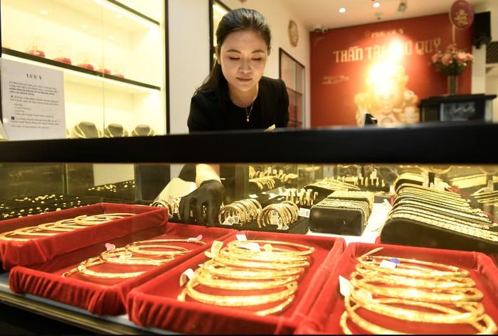 Giá vàng trong nước đồng loạt tăng mạnh theo giá vàng thế giới. Ảnh: Như Ý.