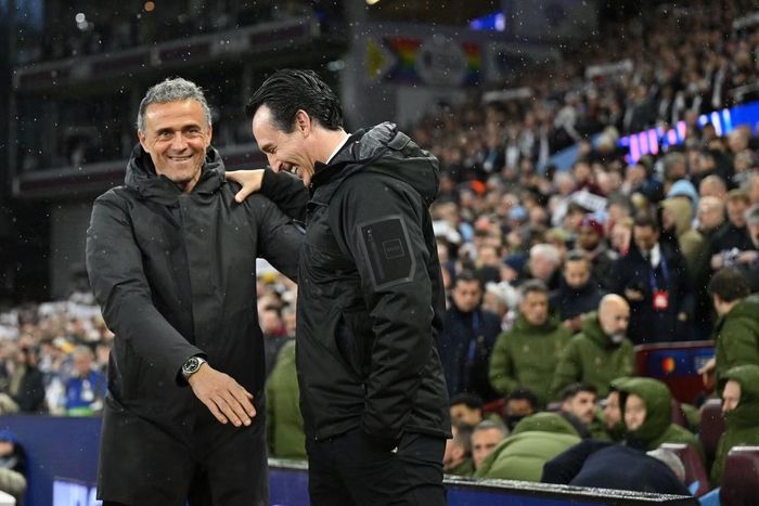  HLV Unai Emery (bên phải) của Aston Villa từng đấu trí với Luis Enrique 2 lần mùa 2024/25. 