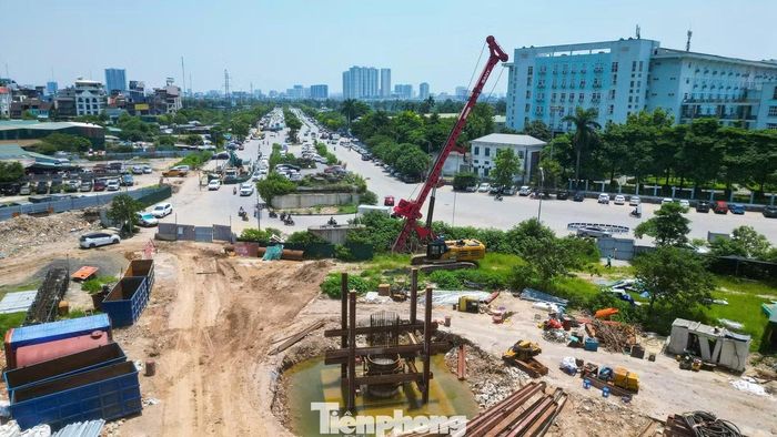 Việc dự án được thi công trở lại được người dân khu vực kỳ vọng sẽ sớm tháo gỡ tình trạng ùn tắc kéo dài, giúp việc đi lại thuận lợi hơn.