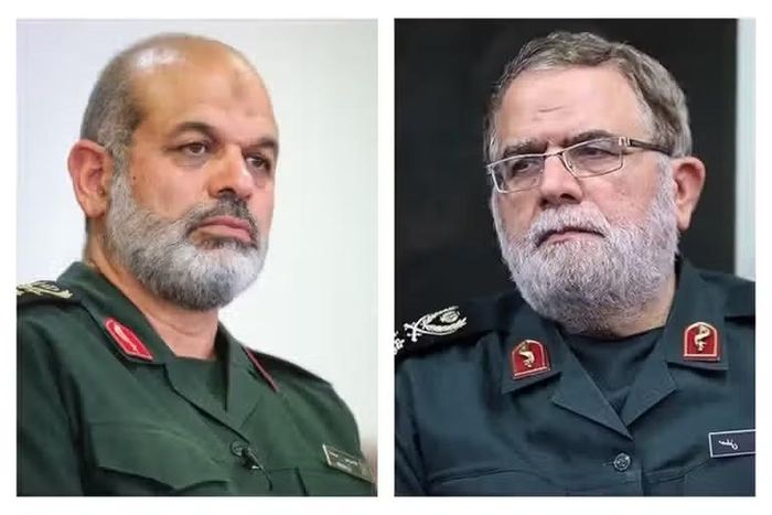 Ông Ahmad Vahidi, tổng tư lệnh Lực lượng Vệ binh Cách mạng Hồi giáo Iran (trái) và ông Mostafa Izadi, phó tổng tư lệnh Lực lượng Vệ binh Cách mạng Hồi giáo Iran (phải).