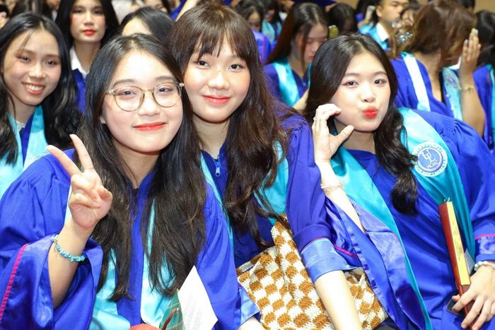 Sinh viên Trường Đại học Luật TPHCM trong lễ tốt nghiệp