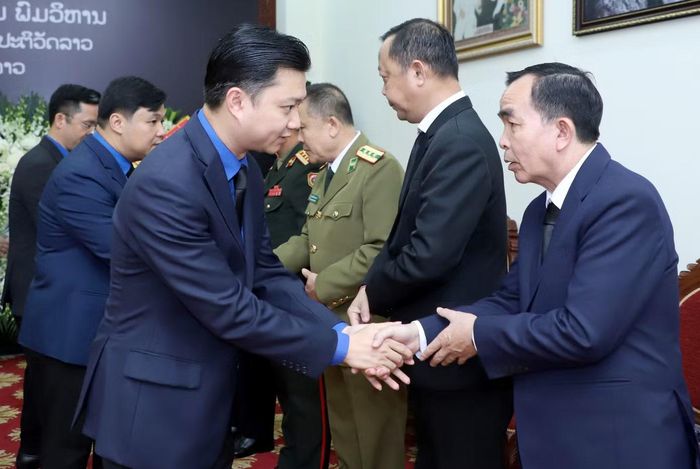Anh Nguyễn Minh Triết chia buồn cùng với cán bộ, nhân viên Đại sứ quán Lào và nhân dân Lào.