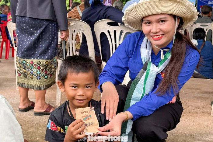 Trong một tuần tình nguyện trên đất bạn Lào, hơn 40 tình nguyện viên sẽ triển khai khám bệnh và phát thuốc miễn phí cho 2.000 người dân, trao tặng 400 suất quà cho các hộ dân (mỗi suất trị giá 500.000 đồng), trao tặng 100 suất quà gồm balo và dụng cụ học tập học sinh và thiếu nhi.