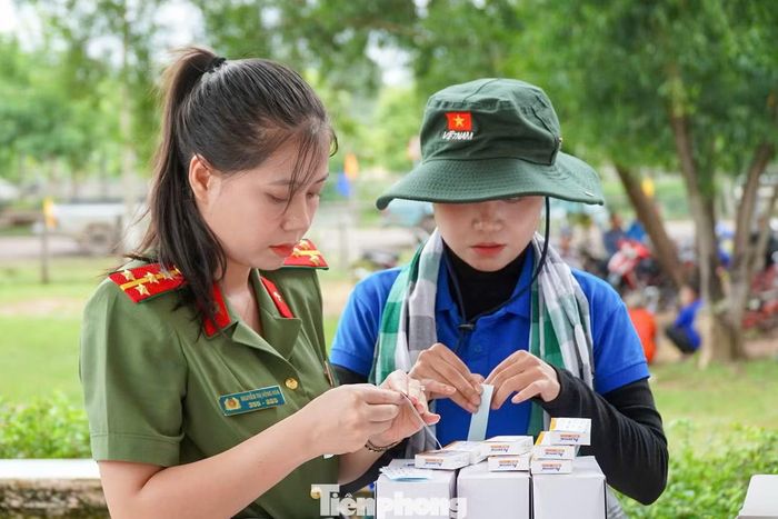  Dịp này, đoàn công tác của tuổi trẻ Đà Nẵng triển khai các hoạt động tình nguyện﻿ thiết thực, tập trung vào chăm sóc sức khỏe cộng đồng, an sinh xã hội và hỗ trợ học sinh, thiếu nhi﻿ tại hai tỉnh Salavane và Sê Kông. 