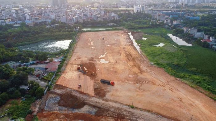 Công trường Depot Xuân Đỉnh (phường Xuân Đỉnh) đầu tháng 8 ghi nhận không khí làm việc khẩn trương với nhiều mũi thi công triển khai đồng loạt.