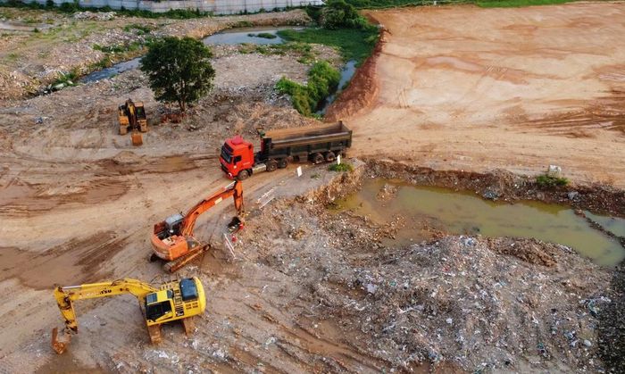 Do mặt bằng khu vực Depot Xuân Đỉnh chủ yếu là đất nông nghiệp và ao hồ, đơn vị thi công phải tập trung xử lý nền đất yếu trước khi đồng loạt triển khai các hạng mục chính.
