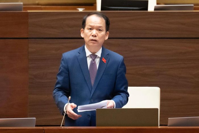 Bộ trưởng Bộ Tư pháp Hoàng Thanh Tùng giải trình về Dự án Luật Phát triển đô thị tại Quốc hội.