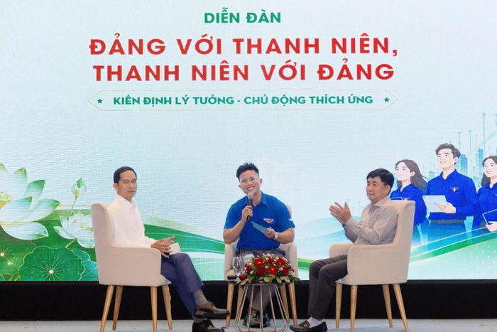 Đối thoại giữa Đảng ủy, Ban Giám đốc và lực lượng thanh niên