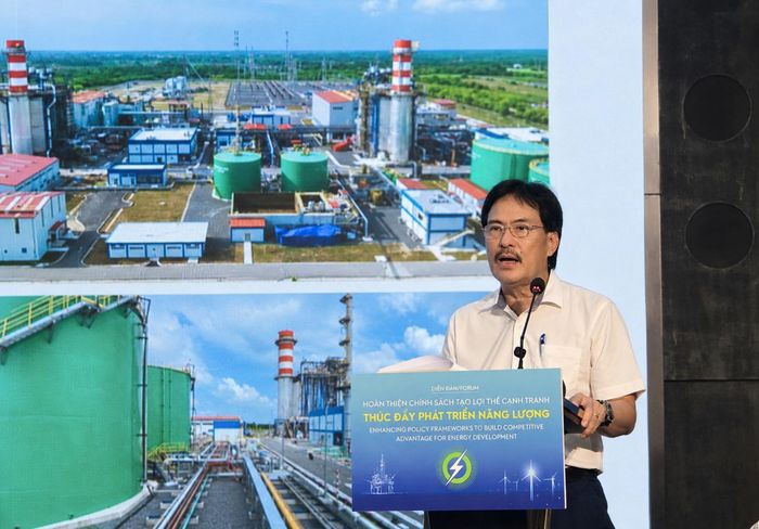 TS. Nguyễn Hùng Dũng, Phó Chủ tịch kiêm Tổng Thư ký Hội Dầu khí Việt Nam: ngành năng lượng phải đồng thời bảo đảm nguồn cung và xây dựng một thị trường hiện đại, cạnh tranh, thích ứng linh hoạt với chuyển dịch năng lượng và yêu cầu giảm phát thải.