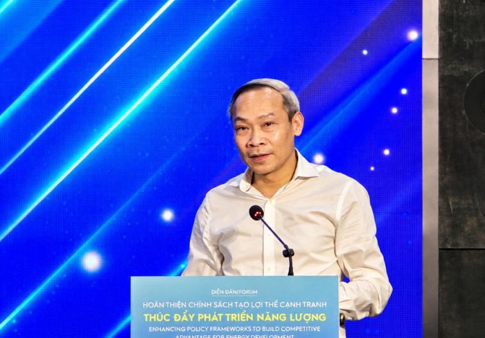 ĐBQH Phan Đức Hiếu (Đoàn ĐBQH tỉnh Hưng Yên): Việc sửa đổi Luật Dầu khí lần này nằm trong chủ trương cải cách thể chế, với yêu cầu không chỉ hoàn thiện những quy định hiện hành mà phải biến thể chế thành lợi thế cạnh tranh.