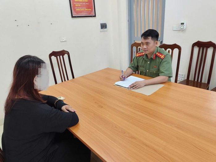 Cơ quan Công an làm việc với chị B.T.H về hành vi xúc phạm danh dự, nhân phẩm của người khác.