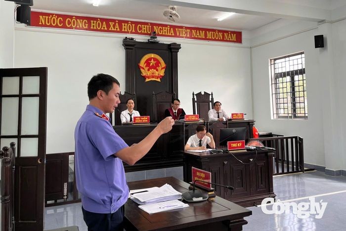 Hội đồng xét xử vụ án.