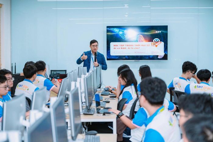 Một giờ học của giảng viên và sinh viên Trường ĐH Công nghệ Thông tin. Ảnh: UIT