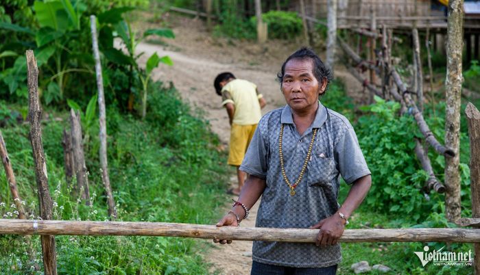 Thầy mo Hồ Púc, người từng là chỗ dựa tinh thần của cộng đồng người Chứt ở Rào Tre (ảnh chụp 2015). Ảnh: Duy Tuấn