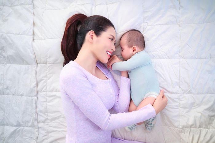  Với Chế Nguyễn Quỳnh Châu, thương con không chỉ là chở che con hôm nay, mà còn là chuẩn bị cho con một “lá chắn” vững vàng trên hành trình khôn lớn.