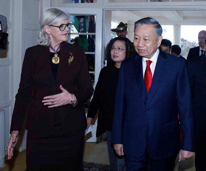 Tổng Bí thư, Chủ tịch nước Tô Lâm và Toàn quyền Australia Sam Mostyn tại lễ đón. Ảnh: TTXVN