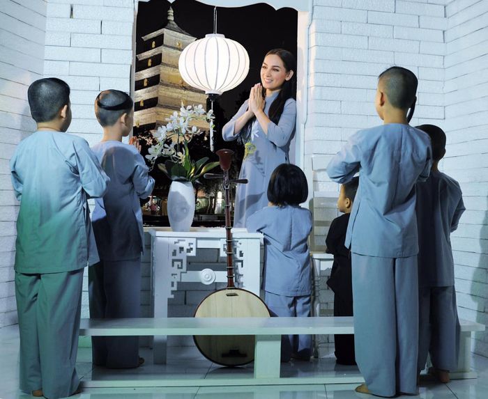 Nhiều đứa trẻ được Phi Nhung nhận nuôi năm nào nay đã lớn, chung tay góp sức cùng người thân của cố ca sĩ giữ gìn di sản âm nhạc của mẹ nuôi. Ảnh: FBNV