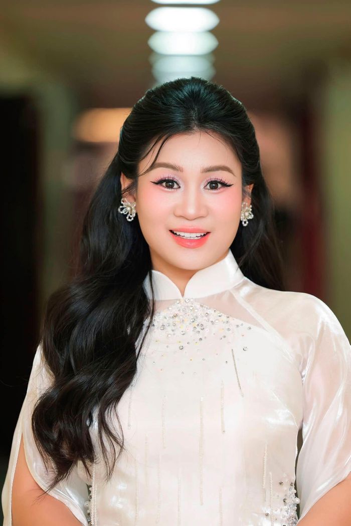 Ca sĩ Đào Tố Loan sợ "mau già vì cười nhiều".