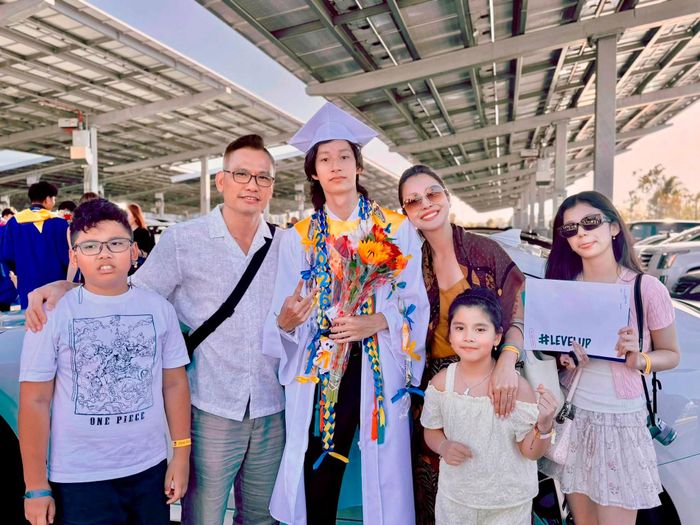 Gia đình hạnh phúc của Jennifer Phạm.