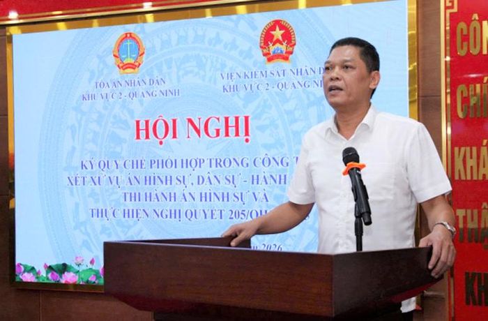  Đồng chí Bùi Văn Tuấn, Chánh án TAND khu vực 2, tỉnh Quảng Ninh phát biểu tại Hội nghị.