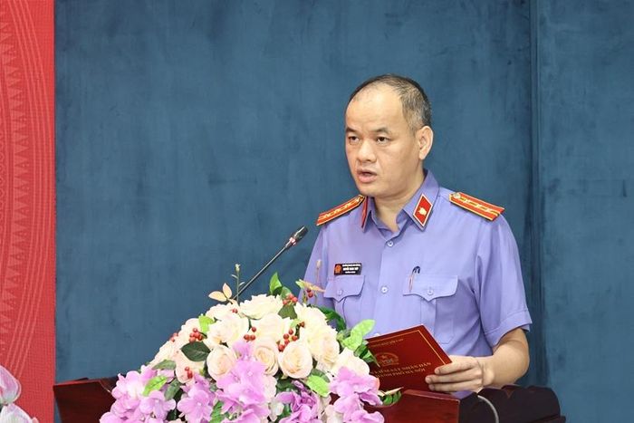  Đồng chí Nguyễn Thành Thủy, Trưởng phòng Tổ chức cán bộ VKSND TP Hà Nội công bố các quyết định điều động, bổ nhiệm của Viện trưởng VKSND TP Hà Nội đối với 2 đồng chí Nguyễn Trung Thành và Đỗ Kiến Trúc.
