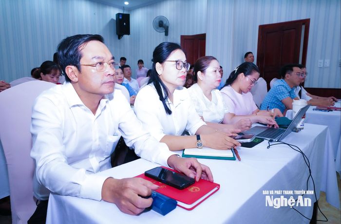 Các đại biểu HĐND cấp xã tham gia hội nghị. Ảnh: Mai Hoa