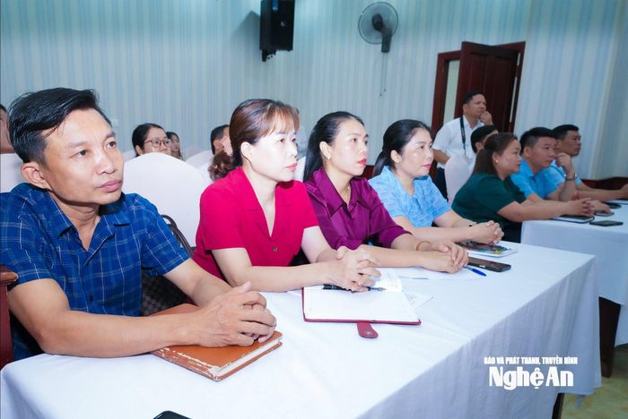 Các đại biểu HĐND cấp xã tham gia hội nghị. Ảnh: Mai Hoa