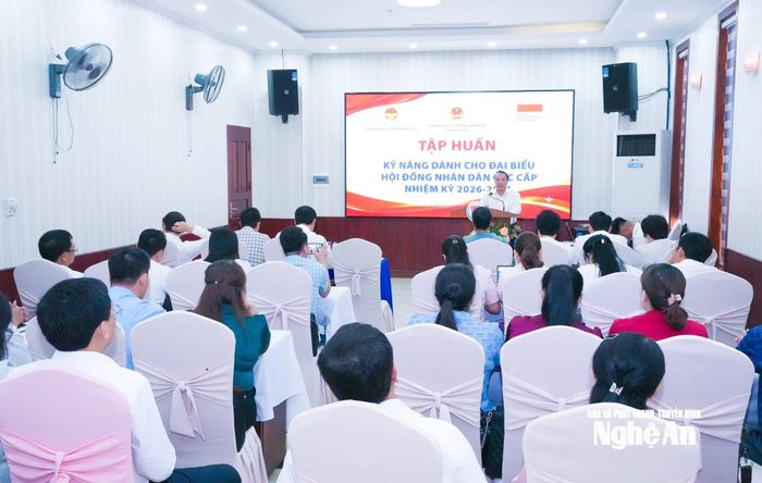 Các đại biểu HĐND cấp xã tham gia hội nghị tập huấn. Ảnh: Mai Hoa