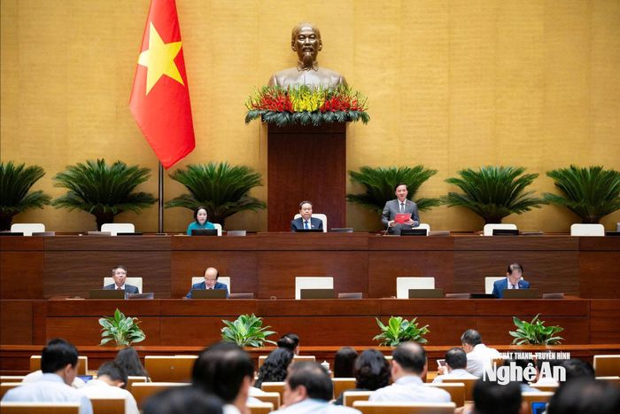 Chủ tịch Quốc hội Trần Thanh Mẫn chủ trì, Phó Chủ tịch Quốc hội Nguyễn Khắc Định điều hành phiên họp. Ảnh: Viết Chung