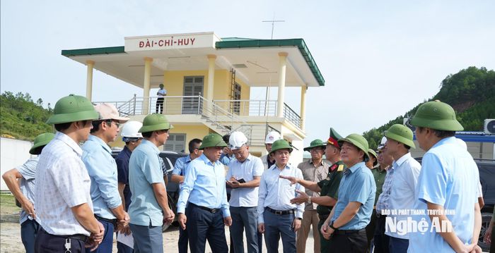 Phó Chủ tịch UBND tỉnh đề nghị đến ngày 15/8 bàn giao mặt bằng phía Đông hầm Đại Huệ để nhà thầu bắt nhịp đường găng tiến độ. Ảnh: Nguyễn Toàn